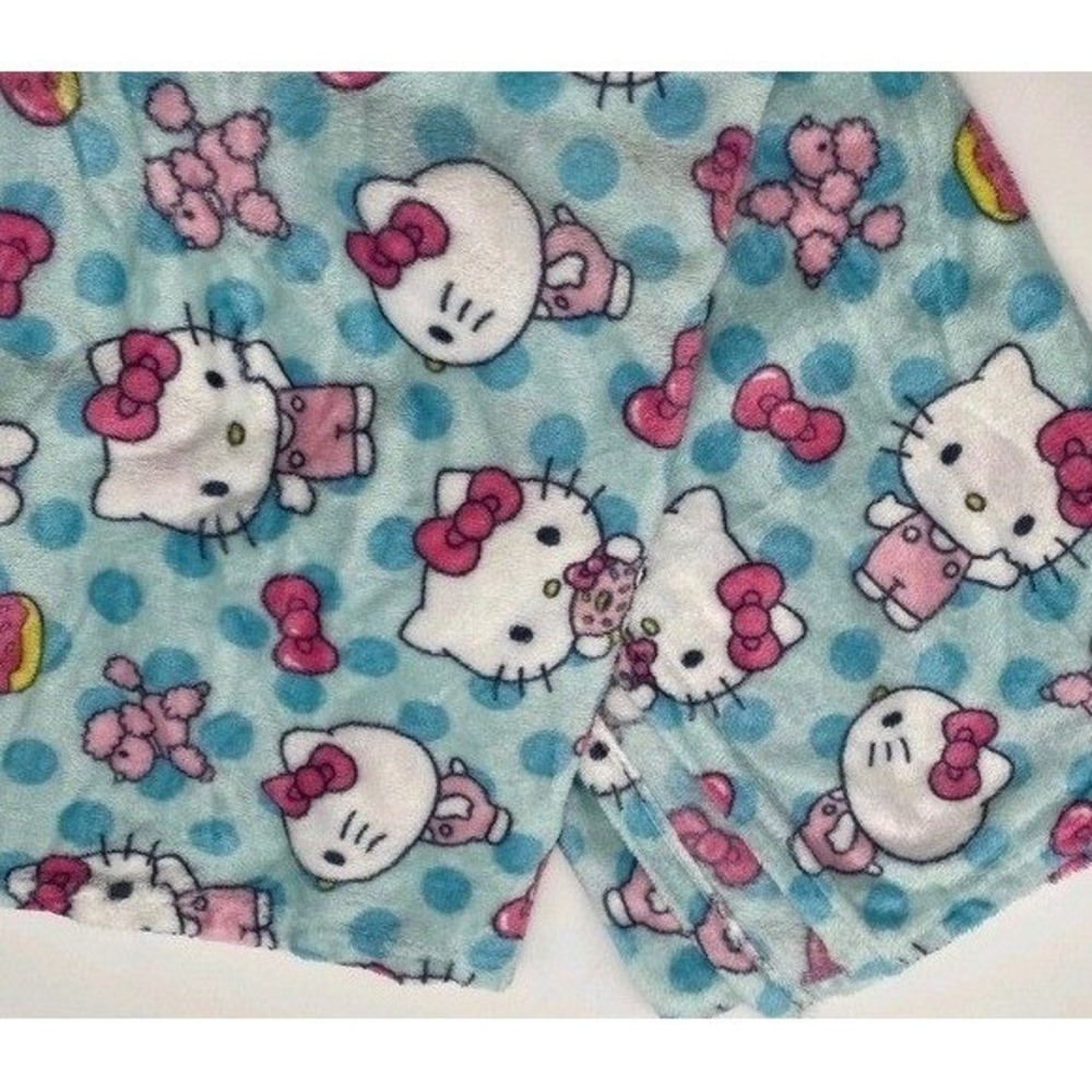 Hello Kitty Blanket - Picture 3 of 4